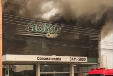 Imediatamente após o chamado, o trem de socorro do 3º Batalhão Bombeiro Militar se deslocou para o local da ocorrência e iniciou o combate às chamas.