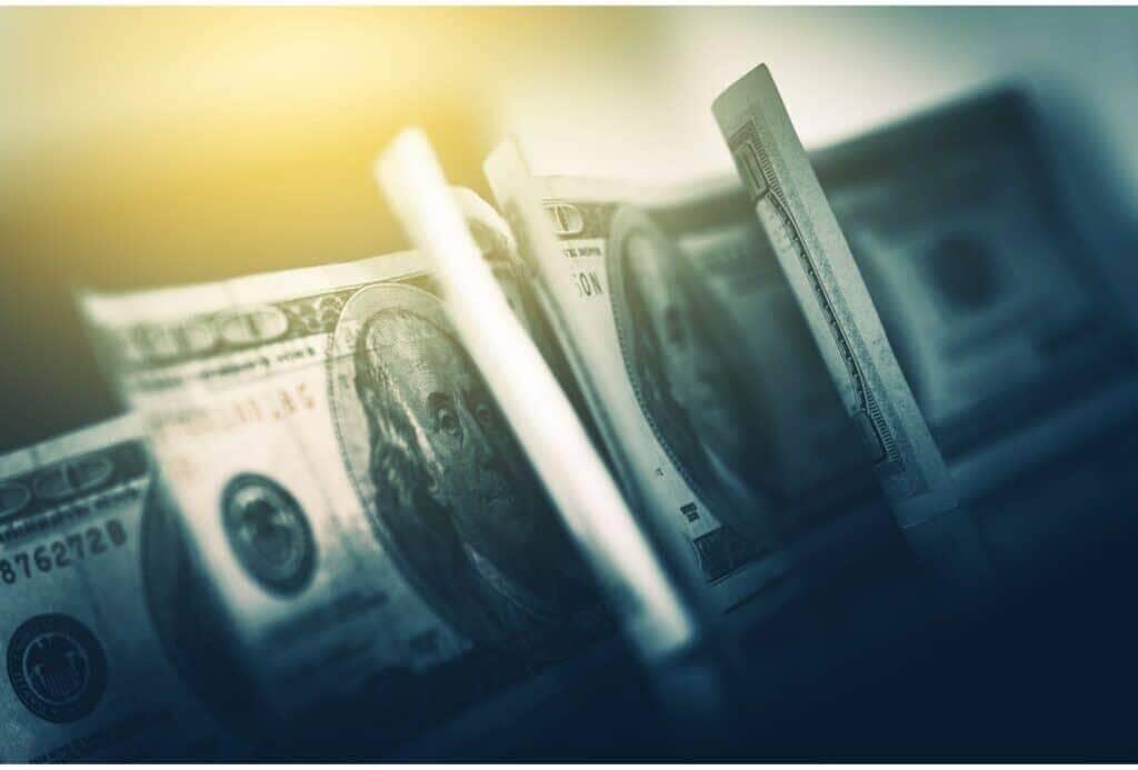 O impacto da alta do dólar no custo de vida do brasileiro