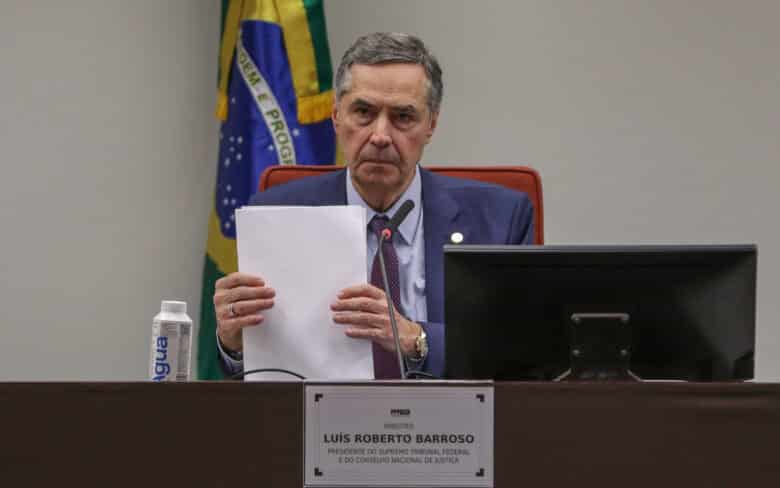 Brasília (DF), 13/11/2023, O presidente do STF e do Conselho Nacional de Justiça (CNJ), Luís Roberto Barroso, durante cerimônia a 1ª Jornada Justiça e Equidade Racial. O evento ocorreu no Supremo Tribunal Federal. Foto: José Cruz/Agência Brasil