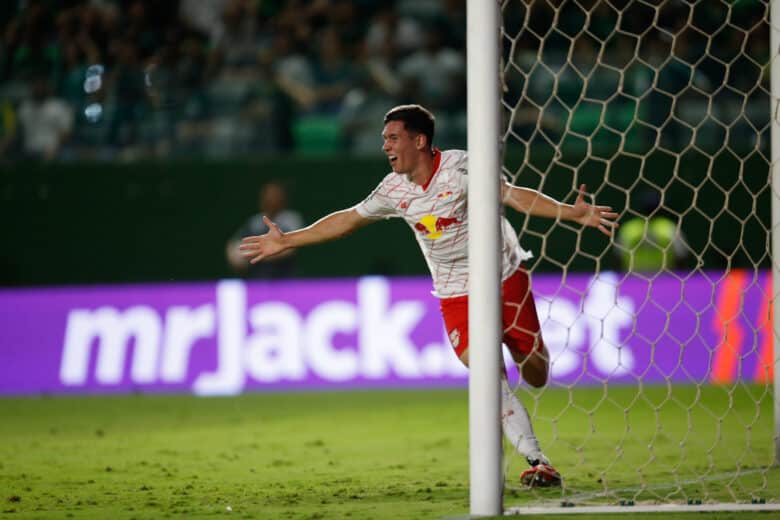 bragantino, goiás, brasileiro Por: Ari Ferreira/Red Bull Bragantino/Direitos Reservados