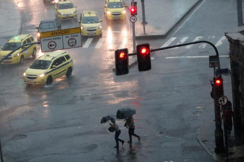 Vista do Centro durante temporal que fez cidade do Rio entrar em estágio de atenção. Por: Fernando Frazão/Agência Brasil