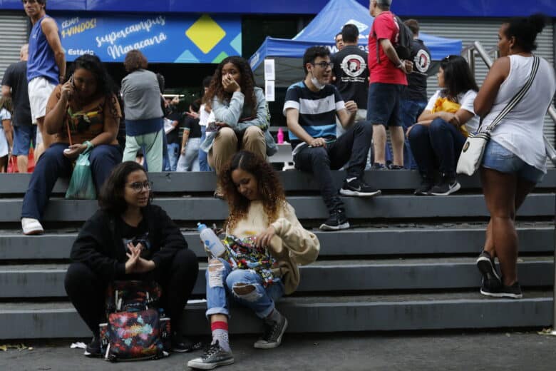 Rio de Janeiro (RJ), 05/11/2023 - Candidatos deixam local de provas após o primeiro dia do Enem 2023, na Universidade Estácio, na Tijuca. Foto: Fernando Frazão/Agência Brasil