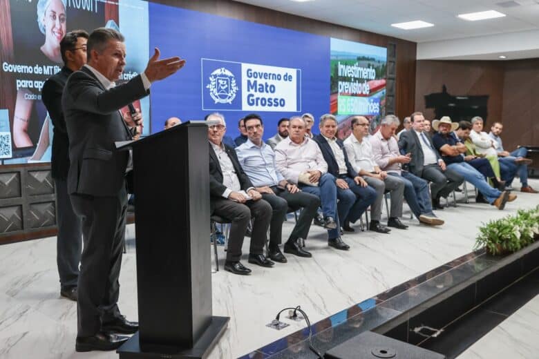 O governador enfatizou o compromisso com as entidades e com os quase cem prefeitos presentes, que representam a população e a classe produtora.               Crédito - Mayke Toscano / Secom-MT