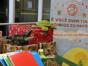 Lançamento da 32ª edição da Campanha Papai Noel dos Correios para o apadrinhamento das cartas com pedidos de Natal escritas por crianças de escolas públicas, no edifício-sede dos Correios, em Vila Leopoldina. Por: Rovena Rosa/Agência Brasil