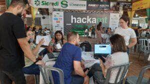 Além do desafio em grupo, os participantes contam com palestras e mentorias durante todo o processo.  - Foto por: Unemat