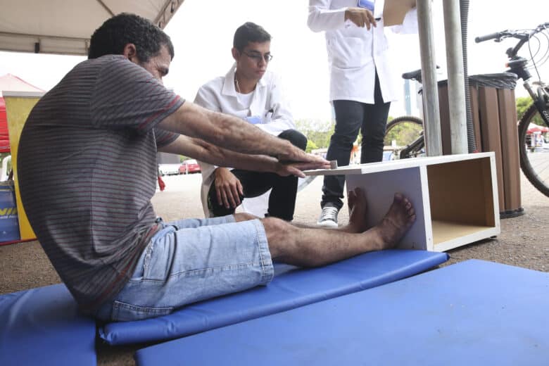 Brasília - Idosos participam de atividades no Parque da Cidade em comemoração ao Dia Internacional do Idoso (Valter Campanato/Agência Brasil)