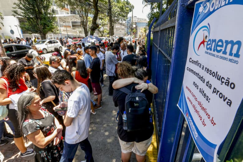 São Paulo (SP) 05/11/2023 - Estudantes e pais na Universidade Paulista no bairro do Paraiso . Foto: Paulo Pinto/Agência Brasil