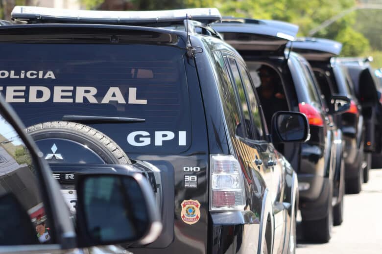 Curitiba/PR. A Polícia Federal deflagra, simultaneamente, nesta sexta-feira (17/11), as operações Handmade e Descobridor, que têm como objetivo reprimir e desarticular uma organização criminosa especializada em lavagem de capitais oriundos do tráfico internacional de drogas. Foto: Polícia Federal