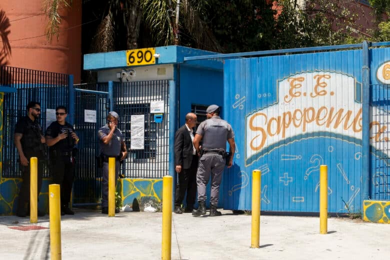 São Paulo (SP) 23/10/2023 - Ataque a tiros na Escola Estadual Sapopemba na zona leste da cidade, deixa um morto e dois feridos. Foto: Paulo Pinto/Agência Brasil