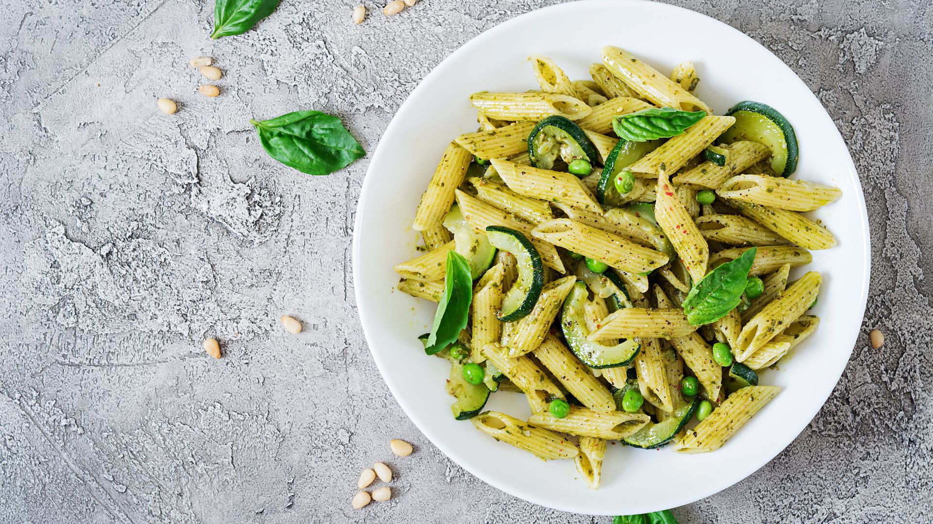 Macarrão com molho pesto