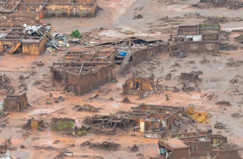 Mariana (MG) - Área afetada pelo rompimento de barragem no distrito de Bento Rodrigues, zona rural de Mariana, em Minas Gerais (Antonio Cruz/Agência Brasil) Por: 07 13:37:43