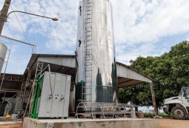 Silo isotérmico tem capacidade para armazenar 40 mil litros de leite e vai dobrar capacidade de laticínio - Foto por: Marcos Vergueiro/Secom-MT