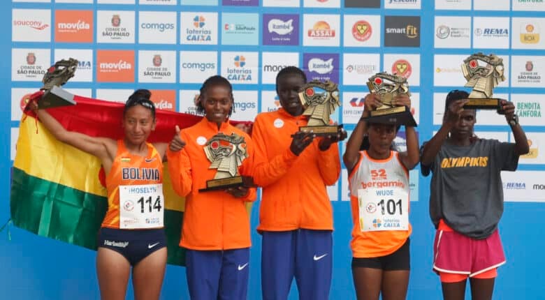 São Paulo (SP), 31/12/2023 - Em sua 98ª edição, a Corrida Internacional de São Silvestre reuniu 35 mil corredores na Avenida Paulista, em São Paulo. - Podio da categoria feminina com a vencedora Catherine Reline do Quenia. Foto Paulo Pinto/Agência Brasil