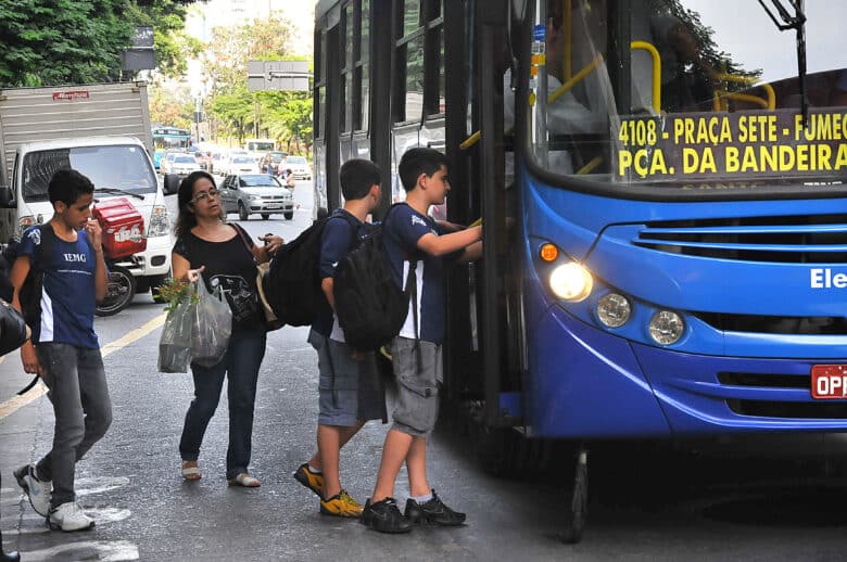 Belo Horizonte (BH) 16/07/2023 Os ônibus que atendem vilas e favelas terão passe livre integral para estudantes da rede pública. Foto: Breno Pataro/ Prefeitura de Belo Horizonte.