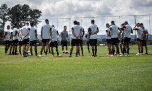 Vasco x Nova Iguaçu ao vivo; onde assistir, escalações e horário do jogo deste domingo (10) pelo Carioca. Fotos: Facebook Vasco