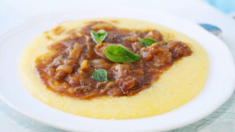 Polenta com carne moída