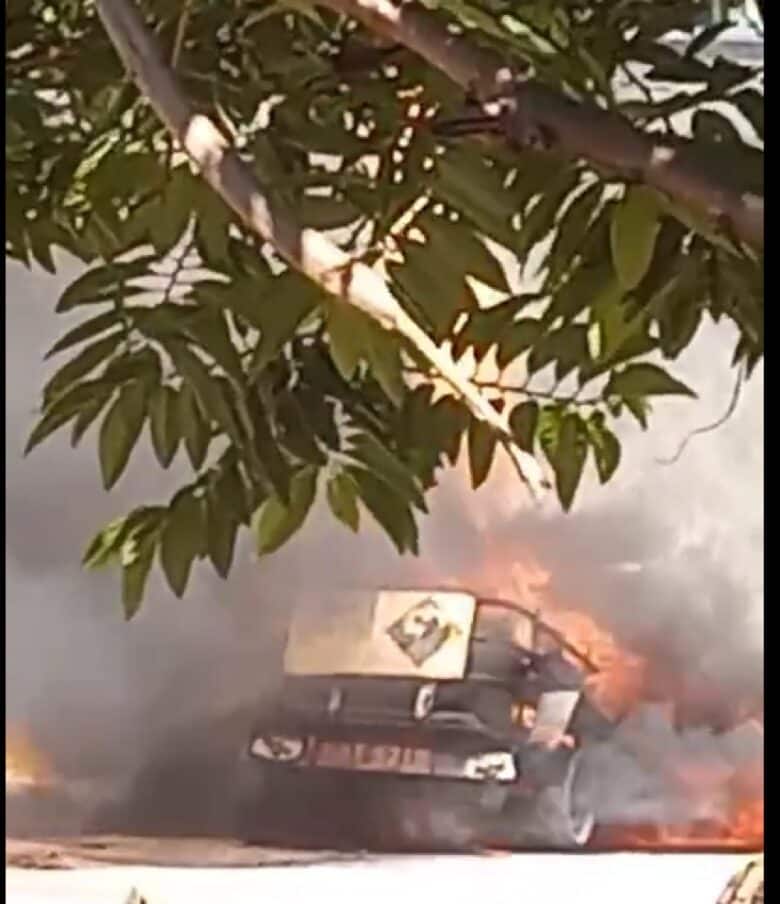 Duas motos pegaram fogo após uma colisão na tarde de ontem segunda-feira (8), em Barra do Garças, a 511 km de Cuiabá. O acidente ocorreu por volta das 14h, no bairro São José, próximo a Policlínica.