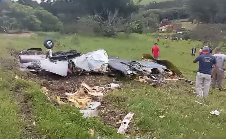 Itapeva (MG) - Avião de pequeno porte cai em Itapeva, interior de MG e deixa sete mortos. Foto: Facebook/Reprodução