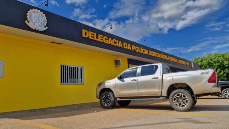 PRF recupera picape Hilux que foi roubada em Lucas do Rio Verde