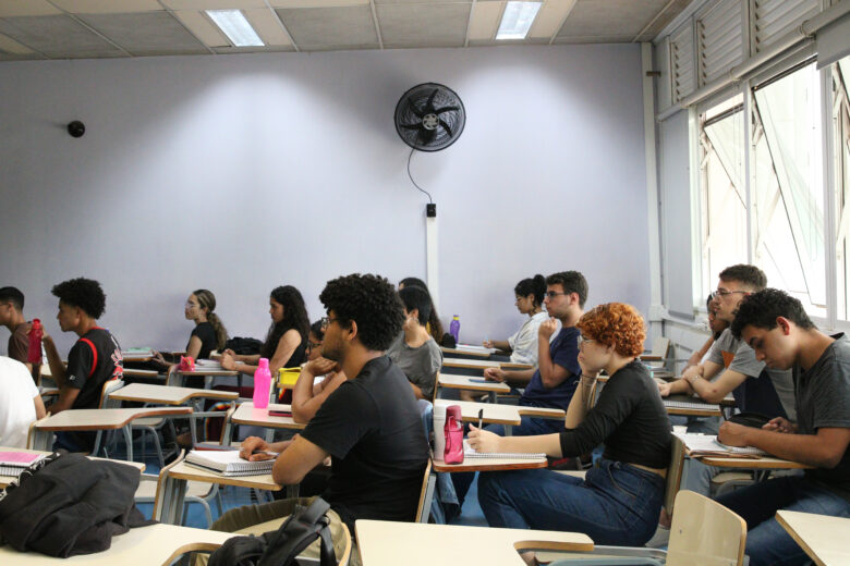 Cursinho preparatório para o vestibular da Universidade de São Paulo - USP Leste. Por: Rovena Rosa/Agência Brasil