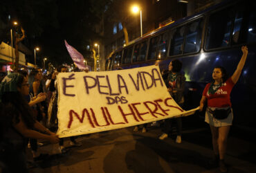 Ativistas vão às ruas do centro do Rio de Janeiro em marcha pela legalização do aborto na América Latina. Por: Fernando Frazão/Agência Brasil