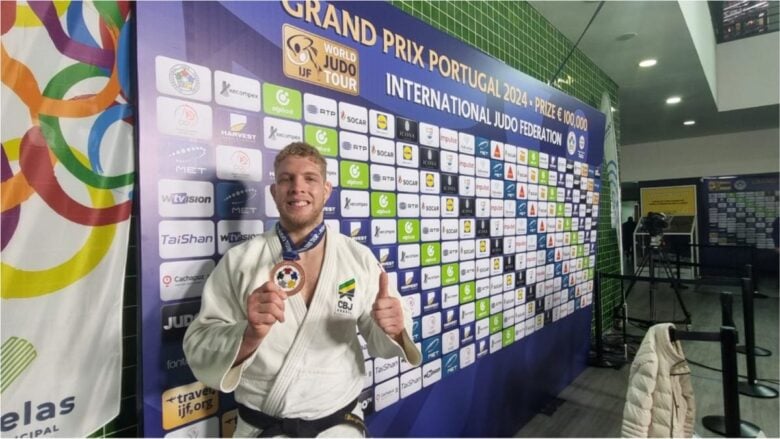 Judoca Rafael Buzacarini (100kg) fatura bronze na categoria dos 100 kg, no Grand Prix de Portugal, em 28/01/2024 Por: Bruna Muassab/CBJ/Direitos Reservados