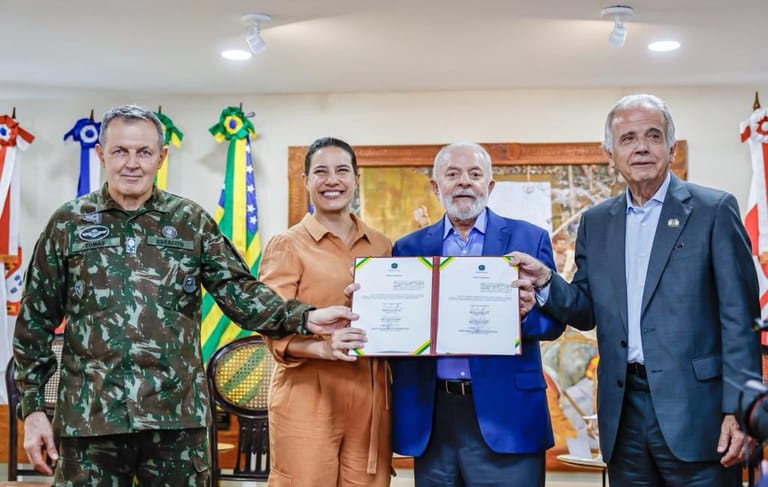 Nova Escola de Sargentos do Exército vai formar militares em 16 especialidades e gerar cerca de 30 mil empregos - Foto: Ricardo Stuckert/PR