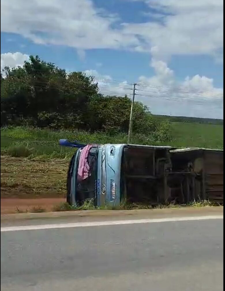 Acidente de Ônibus na BR-163 em Lucas do Rio Verde deixa 11 passageiros feridos