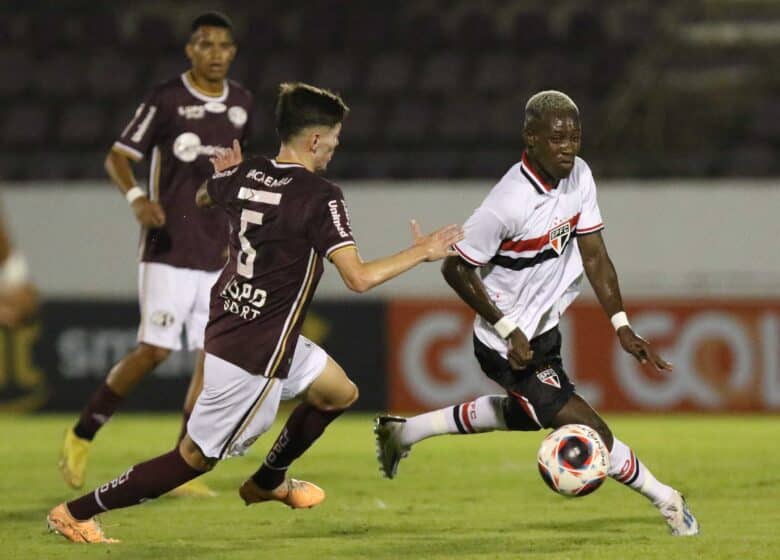 são paulo, ferroviária, copinha Por: Célio Messias/São Paulo FC/Direitos Reservados