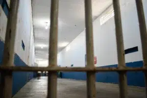 Foto de dentro de uma cela em uma prisão de Mato Grosso