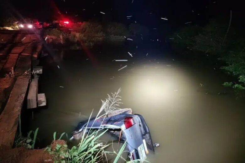 Homem morre após caminhonete cair de ponte em Mato Grosso