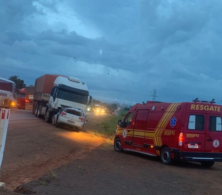 Walter Jacobina Ribeiro da Gama e o passageiro Luan Henrique Almeida Soares, ambos de 20 anos, não resistiram ao impacto.