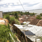 Maceió (AL) 16/12/2023 – Os esquecidos pela Braskem – Vista de casas no bairro Flexal de Baixo, nas proximidades da mina n°18 da mineradora Baskem na lagoa de Mundaú. Foto: Joédson Alves/Agência Brasil