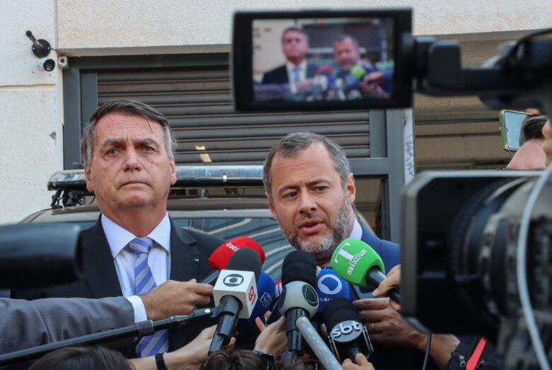 Brasília (DF), 18/10/2023, O ex-presidente Jair Bolsonaro, fala com jornalistas, na sede da Polícia Federal em Brasília. Foto: Valter Campanato/Agência Brasil