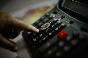 Economia, Moeda, Real,Dinheiro, Calculadora Por: Marcello Casal JrAgência Brasil