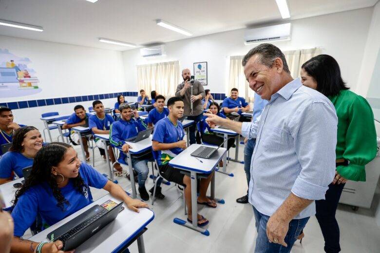 O governador Mauro Mendes visitou as novas instalações da escola, que conta com laboratório de ciências, quadra poliesportiva coberta e biblioteca integrada.               Crédito - Mayke Toscano/Secom-MT