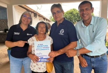 Maria Rosa, de 73 anos, foi uma das moradoras beneficiadas - Foto por: Emmanuel Duailibi/Acontece MT