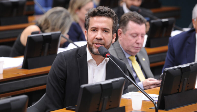 Discussão e votação de propostas. Dep. André Janones (AVANTE - MG) - 31/10/2023 - Comissão de Constituição e Justiça e de Cidadania. Foto: Renato Araújo/Câmara dos Deputados