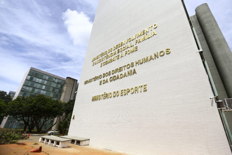 Brasília (DF), 10/04/2023 - Fachada do ministério do Esporte, do ministério dos Direitos Humanos e do ministério do Desenvolvimento e Assistência Social, Família e Combate à Fome. Por: Marcelo Camargo/Agência Brasil