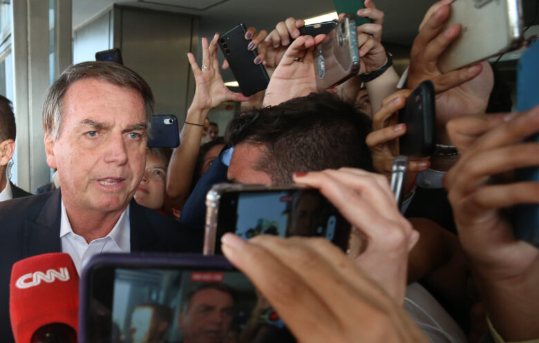 Brasília (DF) 18/05/2023 Ex-presidente, Jair Bolsonaro, na saída do Senado federal após visitar seu filho e senador, Flávio Bolsonaro. Foto Lula Marques/ Agência Brasil.