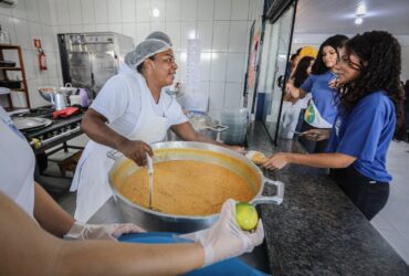 Tânia Martes da Silva trabalha há 12 anos na EE Pascoal Moreira Cabral - Foto por: Michel Alvim - SECOM / MT