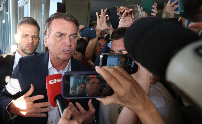 Brasília (DF) 18/05/2023 Ex-presidente, Jair Bolsonaro, na saída do Senado federal após visitar seu filho e senador, Flávio Bolsonaro. Foto Lula Marques/ Agência Brasil.