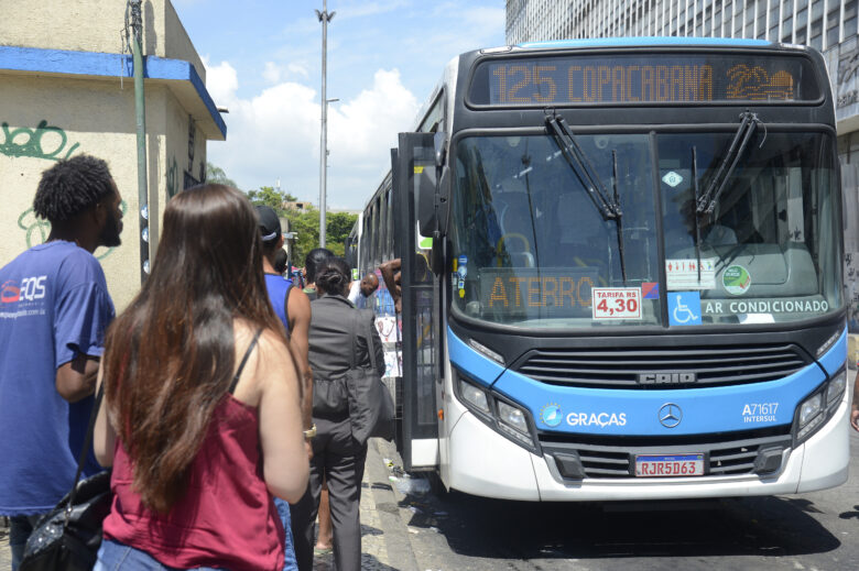 Ônibus circulam pela cidade sem ar condicionado no centro do Rio de Janeiro Por: Tomaz Silva/Agência Brasil