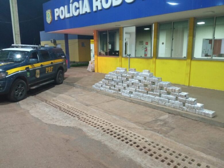 Polícia Rodoviária Federal apreende grande quantidade de drogas em fiscalização na BR-364