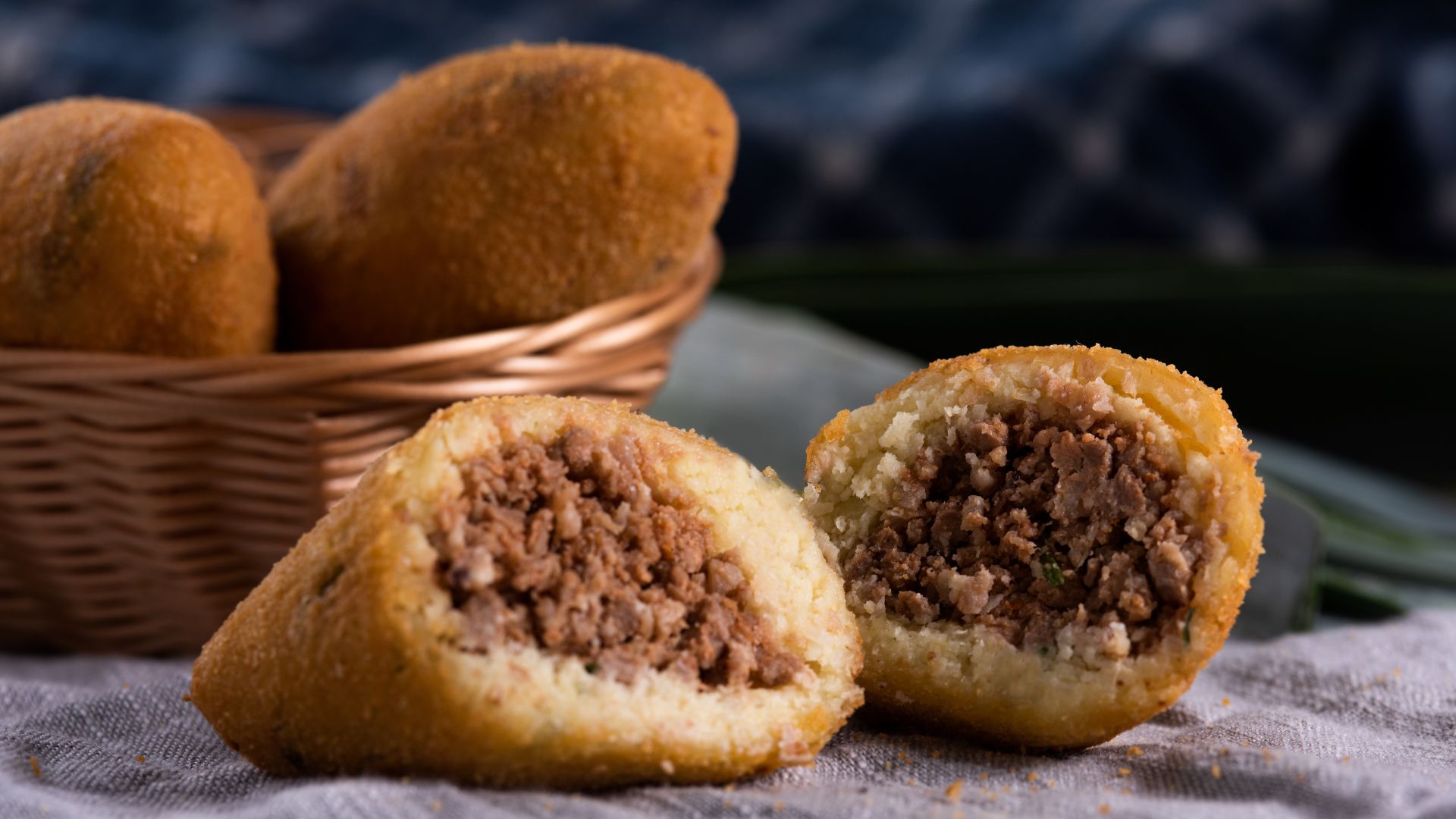 Como fazer bolinho de mandioca