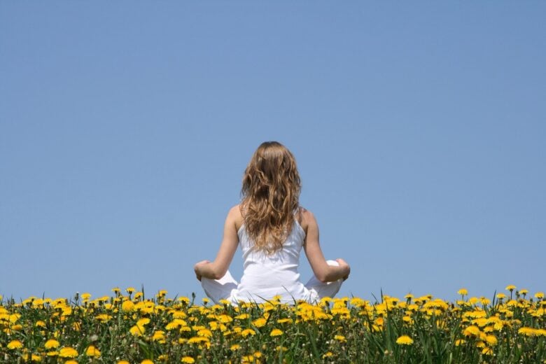 Mulher curtindo sua paz neste dia - Foto Canva