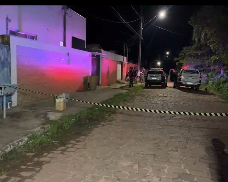 Mulher é morta a golpes de faca pelo marido na frente dos filhos em Diamantino (MT)