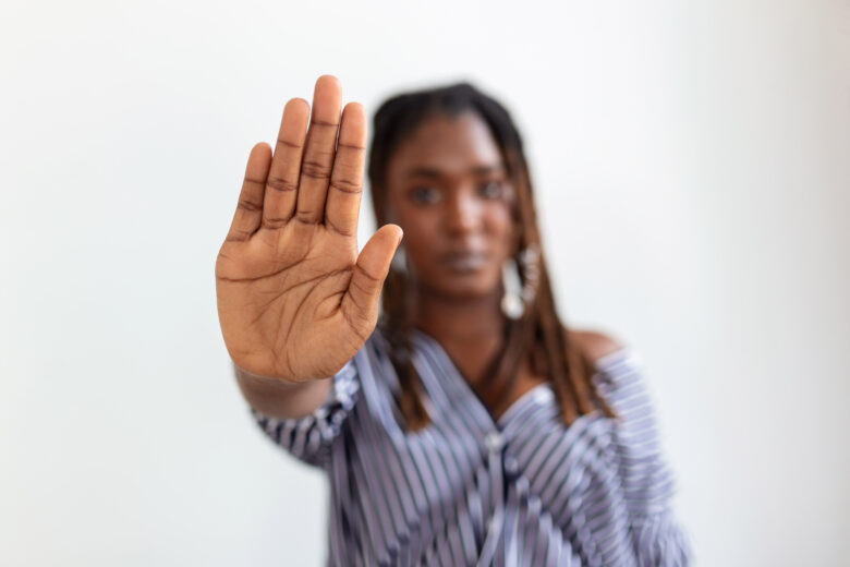 Violência contra a mulher, criança e adolescente. Violência doméstica. Foto: Freepick