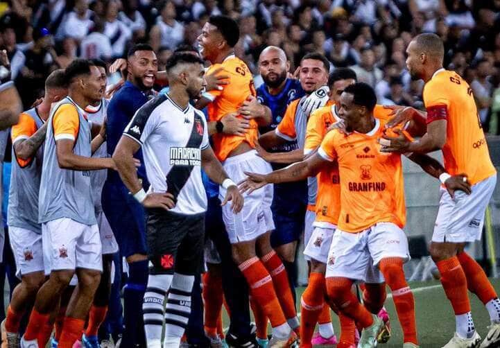 Nova Iguaçu x Vasco ao vivo; onde assistir, horário e escalações do jogo deste domingo (17) pelo Carioca. Foto: clickmj