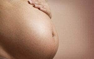 Foto de gestante - Mulher em gestação. Foto: Fotorech/Pixabay